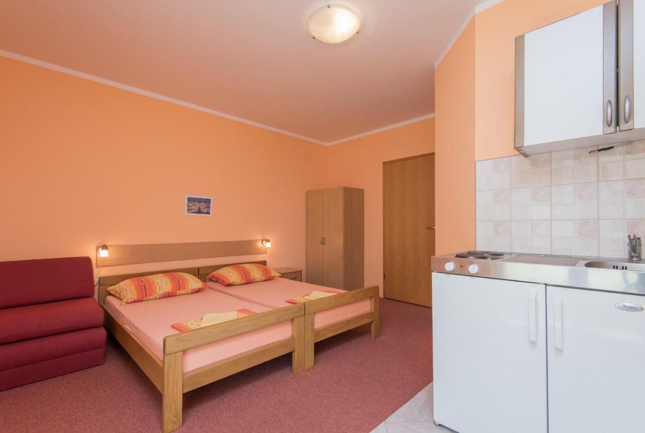 Apartmani Villa Lidija Orebic Bagian luar foto